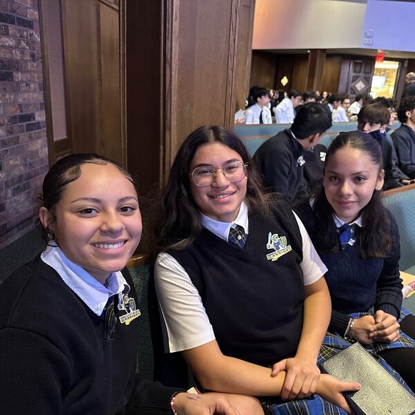 Students Gather Weekly for Chapel Service